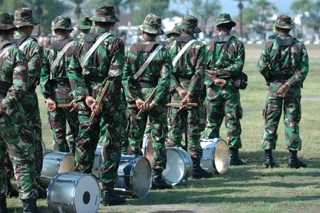 Banda Aceh, Indonesia - August 16, 2005: Indonesia military marching band at Indonesian Independence day celebration at Blangpadang, banda aceh, Indonesiaのeditorial素材