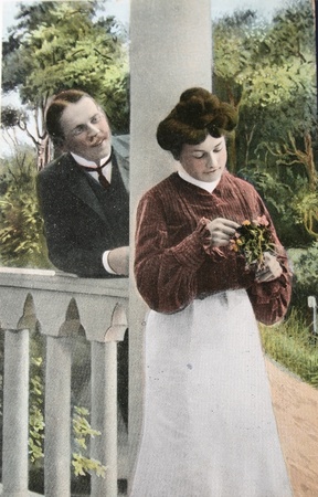 UK-CIRCA 1908: Victorian romance - loving couple on a  hand-tinted photograph postcard, circa 1908のeditorial素材
