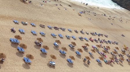  Beach at Albufeira in Algarve, Portugal with sunbeds and umbrellaのeditorial素材