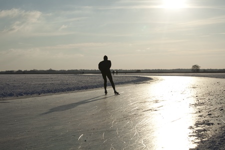 THE NETHERLANDS-FEB 9: Dutch ice skater practices for the famous 150 kilometer Noorderrondrit  on natural ice on february 9, 2012 in Groningen. This february  temperatures dropped in the netherlands to an exceptionally low - 20 ¡Cのeditorial素材