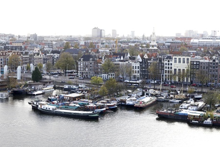 AMSTERDAM, NETHERLANDS-NOV 11: View on Amsterdam and boats on the IJ river on Nov 11, 2009. Amsterdam is included by UNESCO in the list of World Heritage のeditorial素材