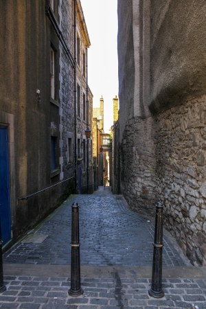 A cobbled alleyway with traditional lanterns in the Old Town of Edinburghの写真素材