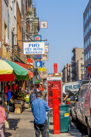 NEW YORK CITY - SEPTEMBER 24: View of shops and restaurants on the southern end along Mulberry street on Sept 24, 2008.  のeditorial素材