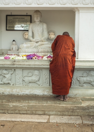 ANURADHAPURA,SRI LANKA-AUG 15 Unidentified monk praying at the famous Ruwanwelisaya Chedi temple in Anuradhapura on August 15, 2013  Sacred to many Buddhists all over the world のeditorial素材