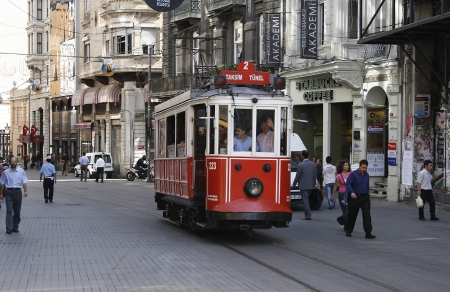 ISTANBUL, TURKEY - SEPTEMBER 2: the old tram and people walking in Taksim on September 27, 2007 on Istanbul, Turkey

のeditorial素材