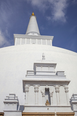 Ruwanwelisaya Chedi in the sacred city of Anuradhapura, Sri Lanka, also known as Mahathupa and Rathnamali Dagaba.

の写真素材