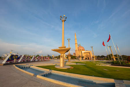 The city sign of the city of Putrajaya, Malaysia, in the color of the Malaysian flag. In the background the Putra Mosque or Masjid Putra, principal mosque of Putrajaya Wilaya and the Malaysian flagのeditorial素材