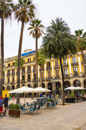 Barcelona, Spain - September 23, 2021: Street Cafe in the streets of Barcelona. People sitting under parasol umbrellas and enjoying coffee or wine. City street impression from Plaza Reial near Ramblaのeditorial素材