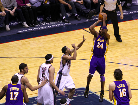 Kobe Bryant and the LA Lakers playing against the old New Jersey Nets at Izod Center in New Jersey on Dec 19th, 2009.のeditorial素材