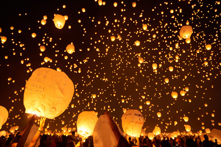 Over 10,000 of people flying the lantern to the sky on Lantern Festival in PA on June 10th 2017. Creating a lantern galaxy.のeditorial素材