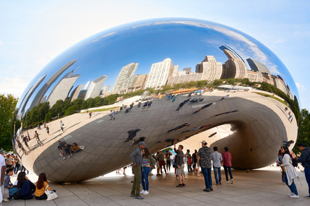 CHICAGO, IL - SEPTEMBER 2, 2017: Millennium Park, Chicago featuring the Cloud Gate sculpture. Also known as the Bean.のeditorial素材