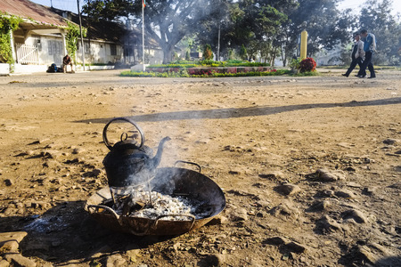 Kettle in front of railway station, Shwe Nyaung, Myanmar, Asiaのeditorial素材