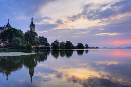 Sunrise at Schloss Schwerin castle, Schwerin, Mecklenburg-Western Pomerania, Germanyのeditorial素材