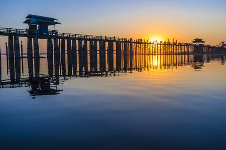 Sunset at U Bein Bridge near Amarapura, Myanmar, Asiaのeditorial素材