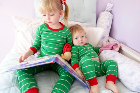 siblings readingの写真素材