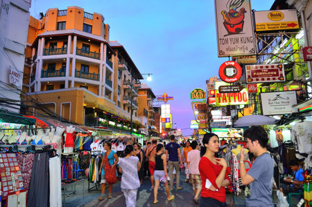 khaosan road in the evening at bangkok thailandのeditorial素材