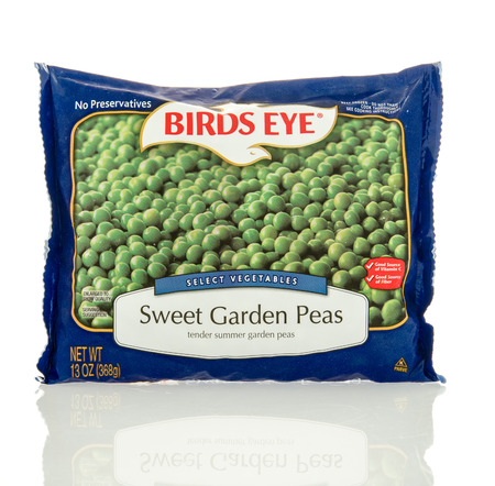 Winneconne, WI - 30 April 2016: Bag of Birds Eye peas on an isolated backgroundのeditorial素材