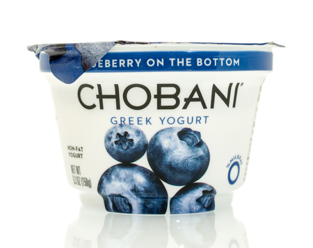 Winneconne, WI - 17 Jan 2016:  Container of Chobani Greek yogurt in blueberry flavorのeditorial素材