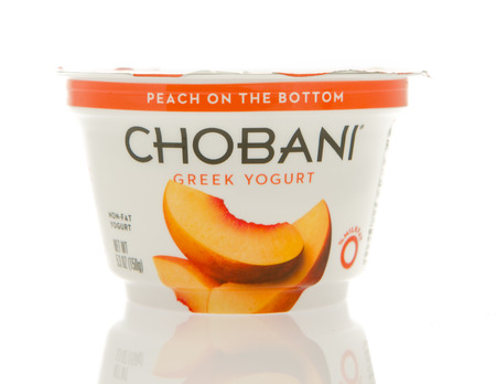 Winneconne, WI - 1 March 2016:  A container of Chobani Greek yogurt in peach flavorのeditorial素材
