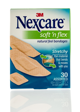 Winneconne, WI - 2 November 2016:  Box of 3M Nexcare bandages on an isolated background.のeditorial素材