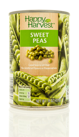 Winneconne, WI - 13 May 2017: A can of Happy Harvest sweet peas on an isolated background.のeditorial素材