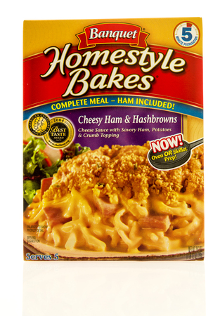 Winneconne, WI - 13 May 2017: A box of Banquet Homestyle Bakes in cheesy hame and hashbrowns on an isolated background.のeditorial素材