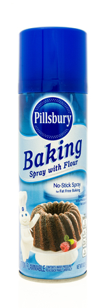 Winneconne, WI - 28 September 2017: A can of Pillsbury non-stick baking spray with flour on an isolated background.のeditorial素材