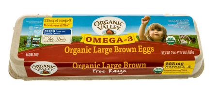 Winneconne, WI - 31 October 2017:  A dozen organic large eggs from Organic Valley on an isolated background.のeditorial素材