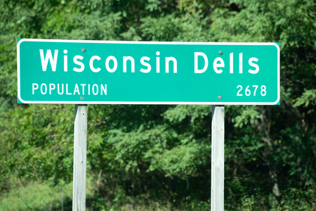 A population sign Wisconsin Dells, The Waterpark Capital of the World.のeditorial素材