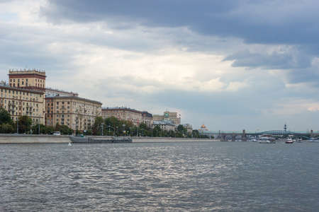 Moscow, Russia, August 12, 2018 - Pedestrian Andreevsky bridge. Moscow River, view from Pushkin Embankment.のeditorial素材