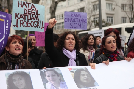 ISTANBUL,TURKEY-MAR CH 8: Unidentified women in purple costume celebrates international womenのeditorial素材