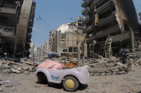 BEIRUT, LEBANON - JULY 26 : Buildings destroyed by Israeli bombing in the city of Beirut on July 26. 2006, Beirut,Lebanon.                    のeditorial素材