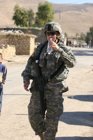 Maxmur, Iraq - January 26,2007: USA soldiers stands guard in a check point on January 26, 2007 in Maxmur, Iraq.のeditorial素材