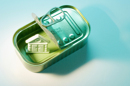 House Symbol in Tin Canの写真素材
