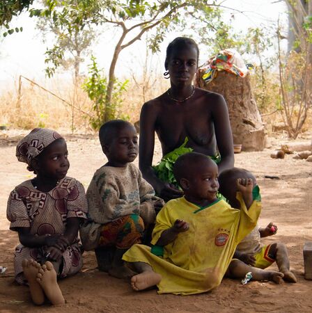 Portrait Dowayo aka Duru tribe family - 25 february 2014 Poli, Cameroonのeditorial素材