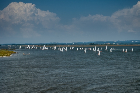 AVEIRO - AUGUST 26: Participant boats on the competition during the 45h Cruzeiro da Ria August 26, 2007 in Aveiro, Portugal.のeditorial素材