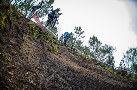 GOUVEIA, PORTUGAL - MARCH 24: Danny Hart during the Gouveia International Downhill on march 24, 2013 in Gouveia, Portugal.のeditorial素材