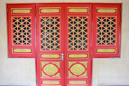 Red door in Chinese templeのeditorial素材