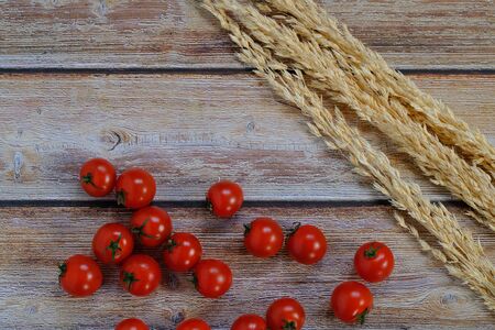 Tomatoes on the wooden floor in the kitchenの写真素材