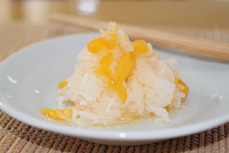 Vinegared food of persimmon and radish