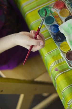 a paintbrush in a childs handの写真素材