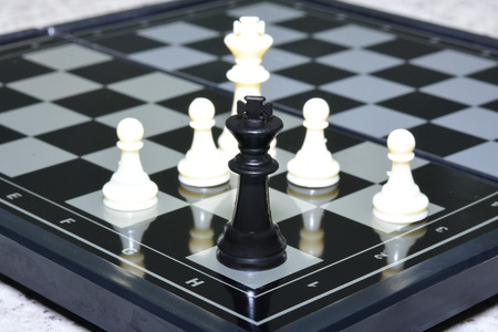 back king leadership in corner chess game