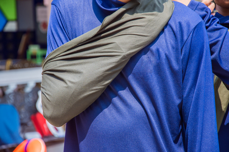 first aid to stop bleeding by using triangle fabric improviseの写真素材