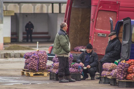 Zhytomyr, Ukraine - February 23, 2016: Men sells potato at car on the streetのeditorial素材