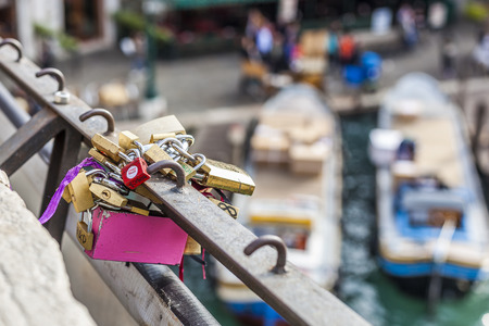 Padlocks on big pink padlock, Veniceの写真素材