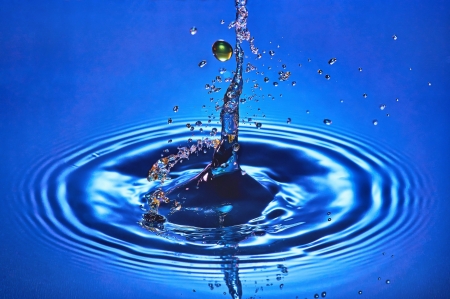 Falling drops of water  Splash effect after collision a falling drop with water surface 