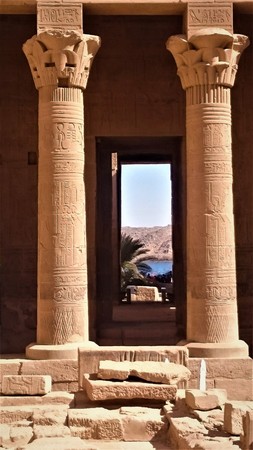 nile view through the temple door between the pillarsの写真素材
