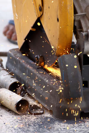 Cutting machine are cutting the used pipe