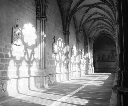 light and shade in the cloister of Pamplona Cathedralのeditorial素材