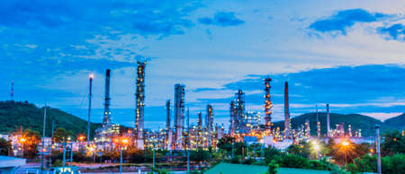 Banner Oil refinery gas petrol plant industry with crude tank, gasoline supply and chemical factory. Petroleum barrel fuel heavy industry oil refinery manufacturing factory plant. Refinery industry conceptの写真素材
